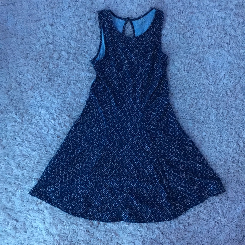 stretchy blue and white dress